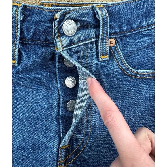 Levi’s high waisted button fly shorts - Picture 6 of 6